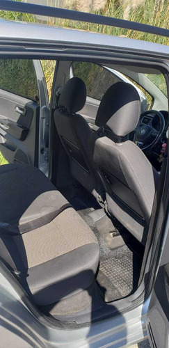 Volkswagen Suran 1.6 Highline 101cv 11c 2011