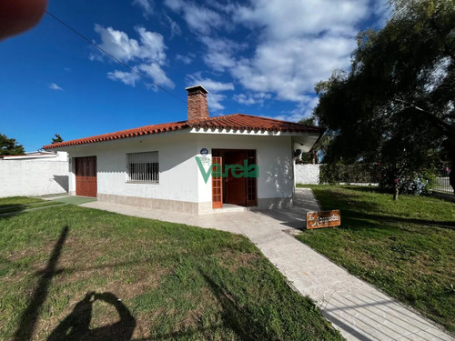 Casa Venta Solymar Sur, A Metros Rambla, 2 Dormitorios, Estufa Leña, Barabacoa, Garage