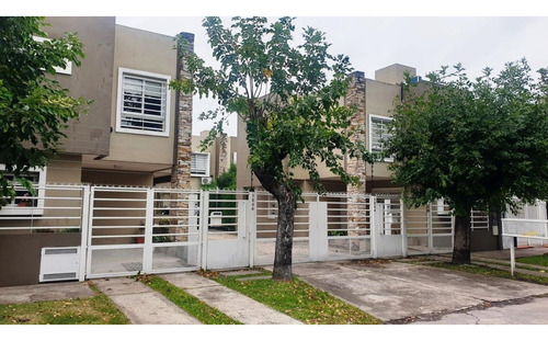 Duplex De 3 Ambientes En Complejo Cerrado Con Cochera En Ituzaingó Norte