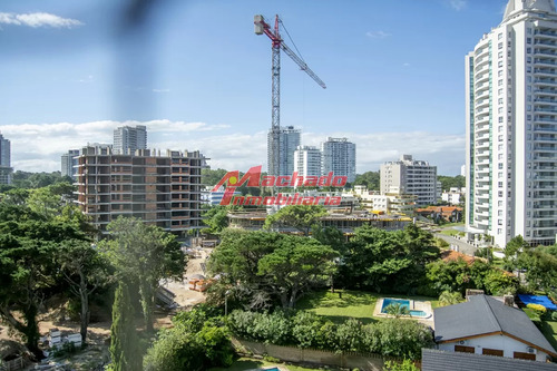 Apartamento En Venta En Torre Esmeralda De 3 Dormitorios , En Punta Del Este