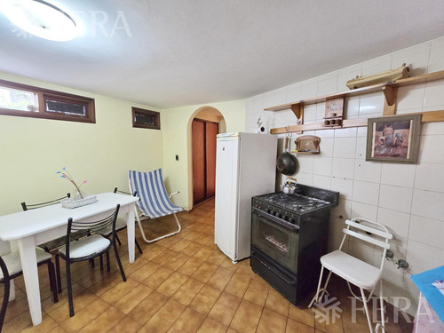 Venta Casa 5 Ambientes Con Cochera Y Jardín En Wilde