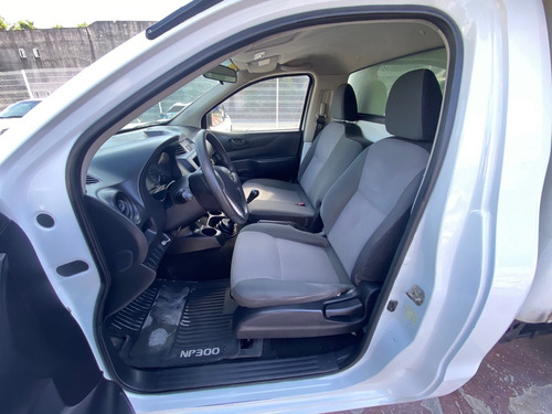 Imagen 4 de 15 de Nissan Np300 Caja Seca 2018