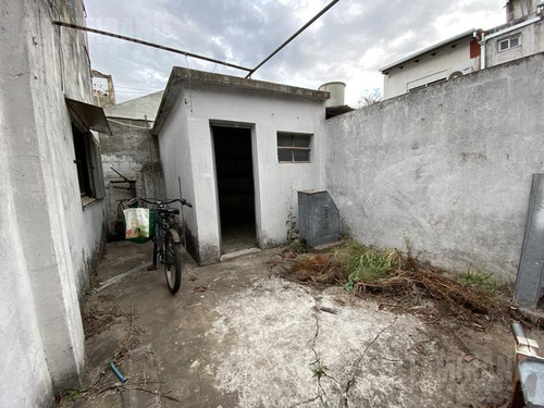 Imagen 10 de 12 de Local Tipo Casa 2 Dormitorios A Refaccionar - Villa Ballester