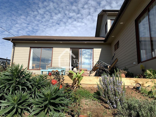 Casa En Arriendo De 4 Dorm. En Quintero