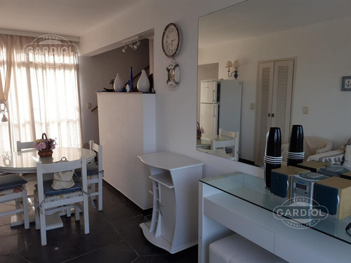 Imagen 4 de 23 de Apartamento 2 Dormitorios En Playa Mansa Primera Linea. Punta Del Este.
