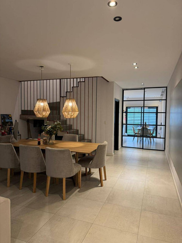 Dúplex En Venta De 3 Dormitorios En Don Torcuato Oeste