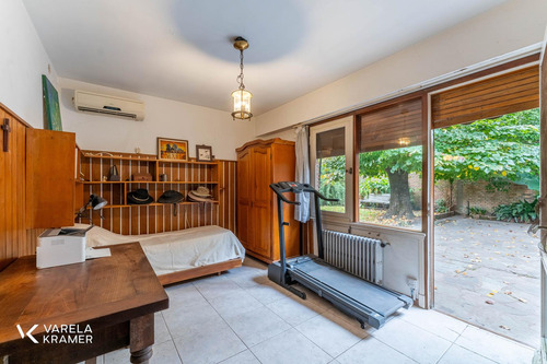 Casa En Planta Baja A Refaccionar Con Gran Terreno En Olivos Alto