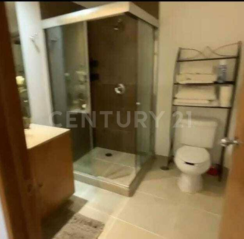 En 1er Piso, Con Balcón A Una Calle De Parque Gandhi