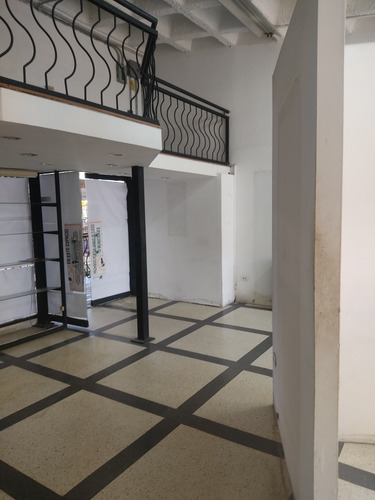 Vendo Gran Local C.c Casona 1. Asesor Inmobiliario Silvia Jaramillo.