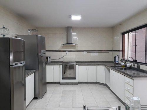 Sobrado, 4 Dorm, 1 Suíte, Próximo Bancos, C/ Edicula E Salao