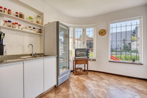 Imagen 14 de 30 de Impecable Casa En Venta Con 4 Dormitorios Mas Dependencia! Jardin Pileta Y Parrilla!