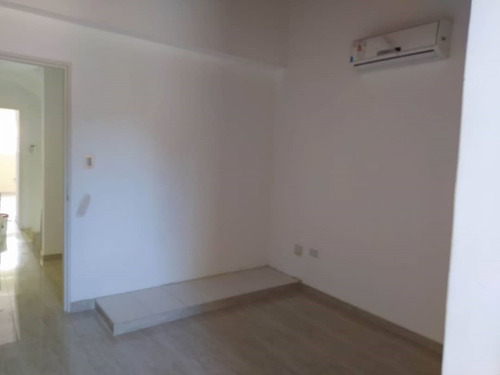 Imagen 6 de 14 de Moderno Twon House A Estrenar Tapas 04243564365