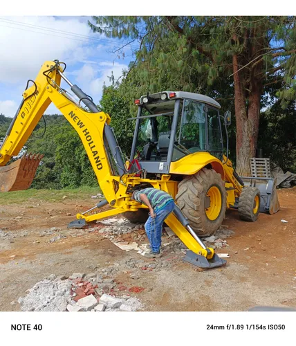 Retroexcavadora New Holland B110b Cabinada Con 4500 Horas
