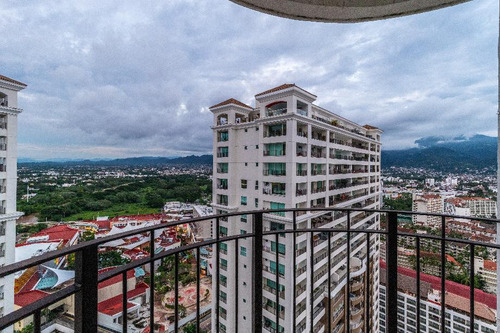 Departamento En Venta En Colonia Zona Hotelera Norte, Puerto Vallarta, Jalisco
