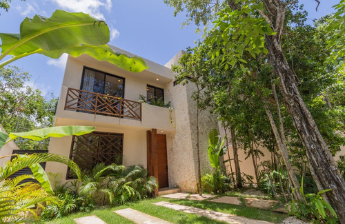 Villa De 4 Recamaras, Alberca Privada, Acabados De Lujo, Cuarto En Planta Baja, Pre-construccion En Venta Aldea Zama, Tulum.