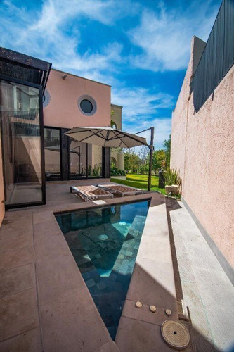 En Venta Casa De Lujo Con 3 Recámaras Y Amueblada En San Miguel