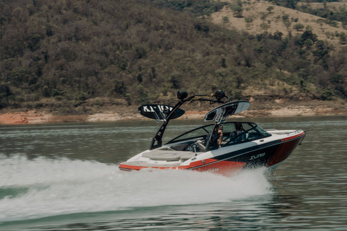 Lancha Ventura 220 Surf 2025 Wake Masterboat Malibu