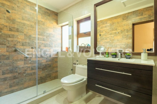 Casa Chilena, Excelente En Condominio