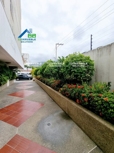 Imagen 13 de 15 de En Venta Cómodo Apartamento De 65 M2 En La Urbanización Los Corales