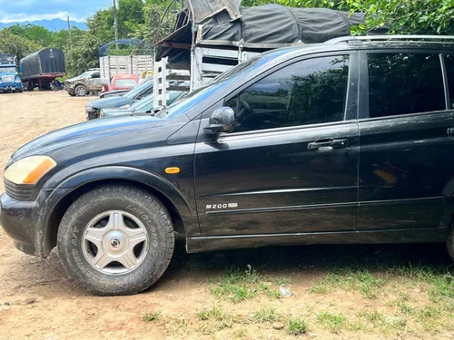 SsangYong Kyron Se vende ssangyong modelo 2007 para repuestos de encuentra funcional prende y anda ubicada en Neiva-Huila info 305443198