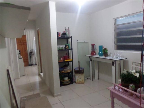 Imagem 2 de 8 de Casa De 2 Dormitórios Sala 2 Cozinhas 2 Banheiros E Garagem Para 2 Carros. Casa De Frente. - Hm2432
