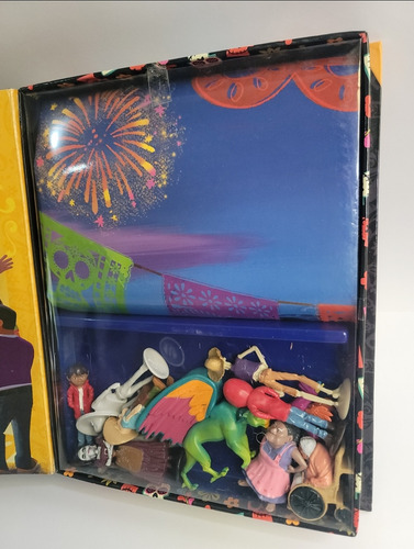 Muñecos Coco Disney + Libro Con Tapete (Usado)