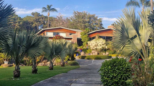 Inigualable Residencia En Venta En Jardines De Ahuatepec, Cuernavaca