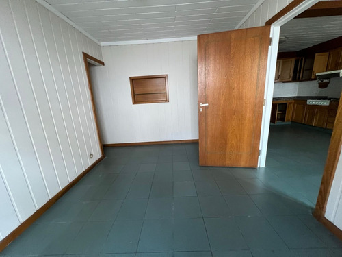 Casa Con Galpón En Barrio Las Avenidas