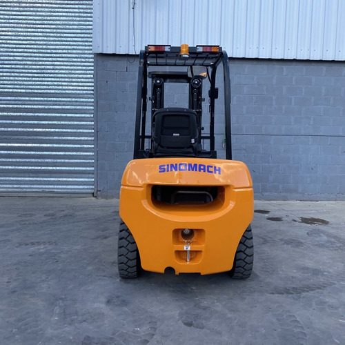 Imagen 10 de 15 de Autoelevador 3500kg 3.5 Toneladas Triple Torre 4.5m