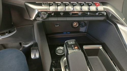 Imagen 16 de 17 de Peugeot 3008 Hybrid4 Hlan