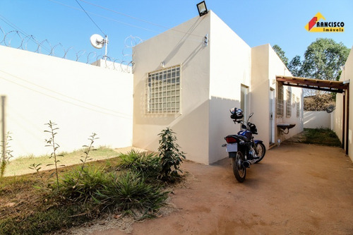Imagem 14 de 15 de Casa À Venda, 3 Quartos, 2 Vagas, Jardim Candidés - Divinópolis/mg - 30623