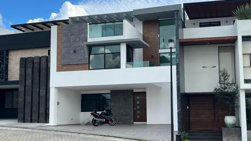 Casa En Venta En Lomas De Angelopolis