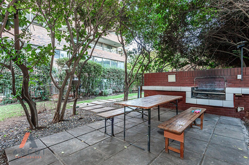 Departamento En Venta De 2 Dorm. En Las Condes