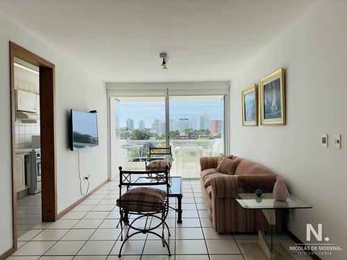 Apto En Venta, Excelente Ubicacion, 2 Dormitorios, Punta Del Este.