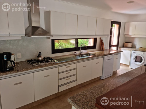 Venta Casa 2 Dormitorios Barrio Privado Parque Pinares, Punta Del Este