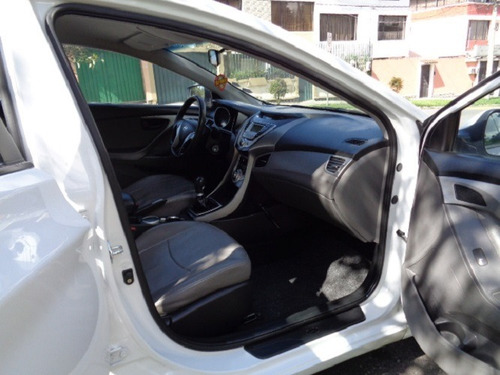 Flamante Hyundai New Elantra 4p 1.8 Ac 2012