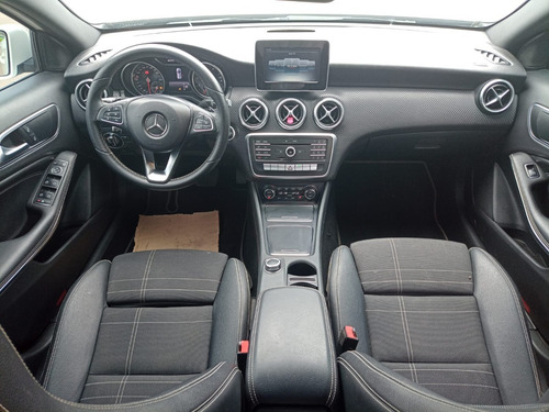 Imagen 2 de 11 de Mercedes Benz A200 Blueefficency Urban At 2016 Financiado