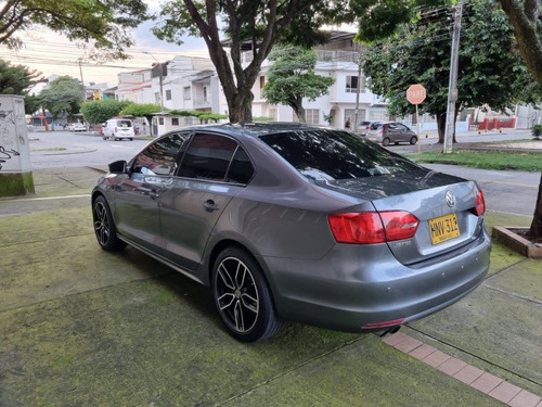 Imagen 7 de 11 de Volkswagen Jetta 2014 2.5 Trendline Blindado 2 Plus