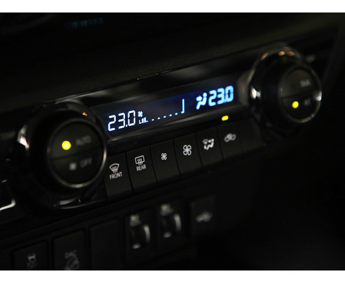 Toyota Hilux 2.8 D-4D TURBO DIESEL CD SRX PLUS 4X4 AUTOMÁTICO