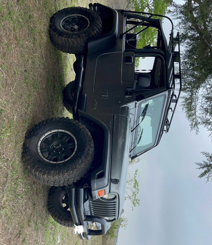 Pintura Nueva , Llantas Nuevas , 4 Levantado, Body En Carro