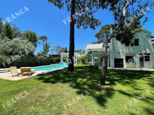 Gran Casa En Laguna Blanca Con 7 Dormitorios Y Vistas. (ref: Fro-63)