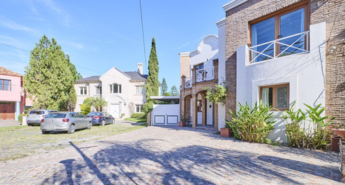 Venta - Casa 7 Amb. En Camino Real Con Jardín, Pileta Y Quincho Cerrado