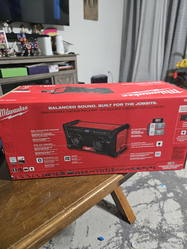 Radio De Trabajo M18 Inalámbrico M18 Bluetooth Milwaukee Color Rojo
