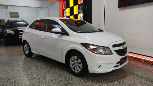 Imagen 3 de 12 de Chevrolet Onix 2019 1.4 Joy Ls