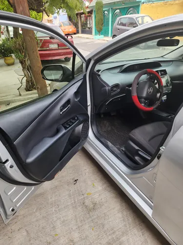 Toyota Prius 1.8 Base Cvt