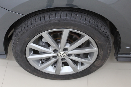 Imagen 11 de 15 de Volkswagen Vento 4x2 4 Pts Starline Ta A/ac R-15