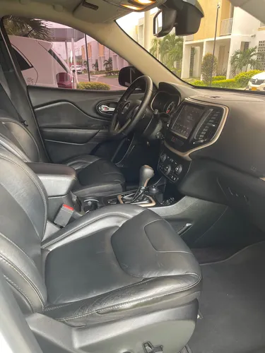 Jeep Cherokee 3.2 Longitude Plus