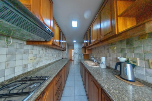 Imagen 3 de 14 de Venta Apartamento Pocitos 4 Dormitorios Y Servicio ,excelente Ubicación Y Vista
