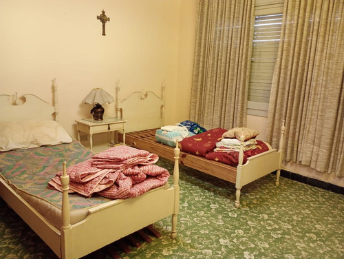 Casa 2 Dorm Monseñor P Cabrera