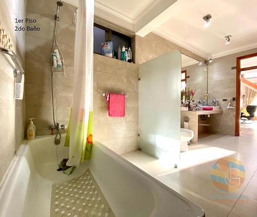 Casa En La Florida, 1000 M2 De Terreno, 350 M2 Construidos.